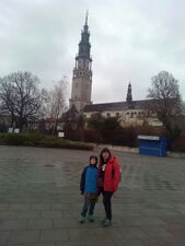 Біблійна алея перед фортецею.