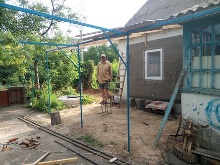 Делаю перголу и навес. Орех я уже спилил.